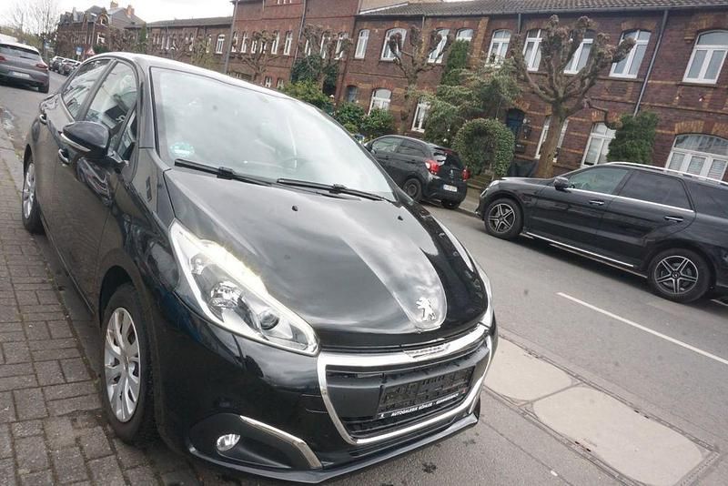 Gebraucht Peugeot 208 Active 82 PS (60 kW) 2017 Schwarz Kleinwagen