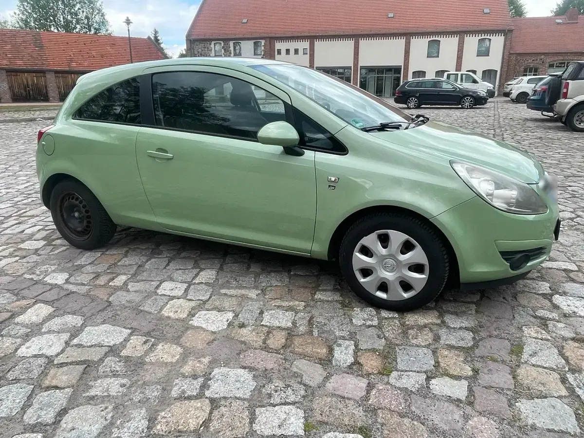 Używany Opel Corsa 75 KM (55 kW) 2010 Zielony Hatchback