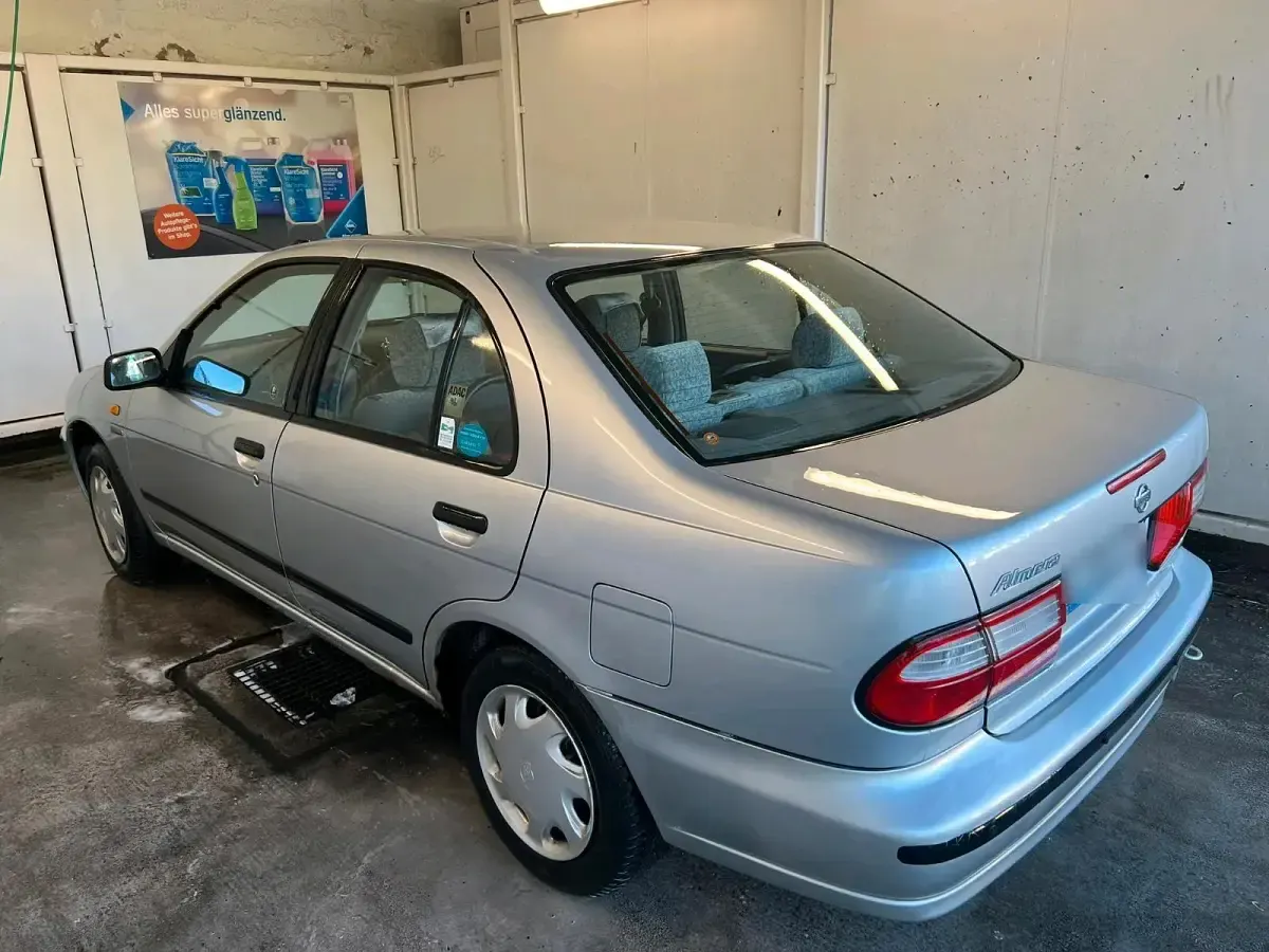 Gebraucht Nissan Almera 75 PS (55 kW) 1998 Silber Kleinwagen