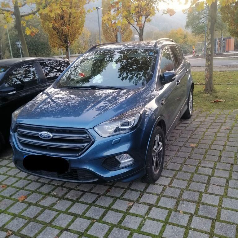 Blau Gebraucht 2018 Ford Kuga ST-Line SUV | 17.999 € (Etwas zu teuer) - Bild 1/4