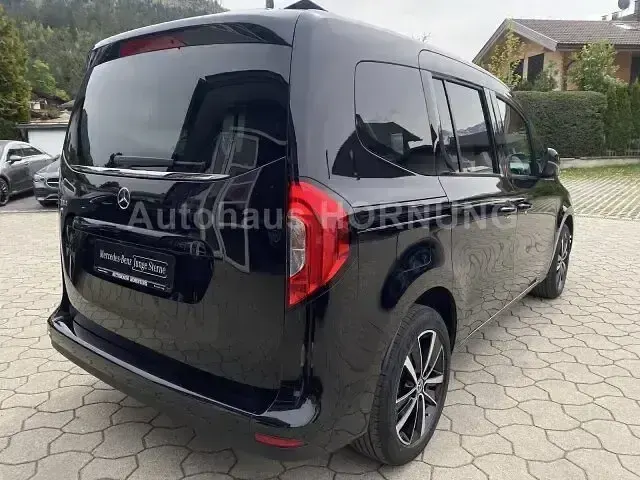 Gebraucht Mercedes T180 Progressive 131 PS (96 kW) 2024 Schwarz Van / Kleinbus