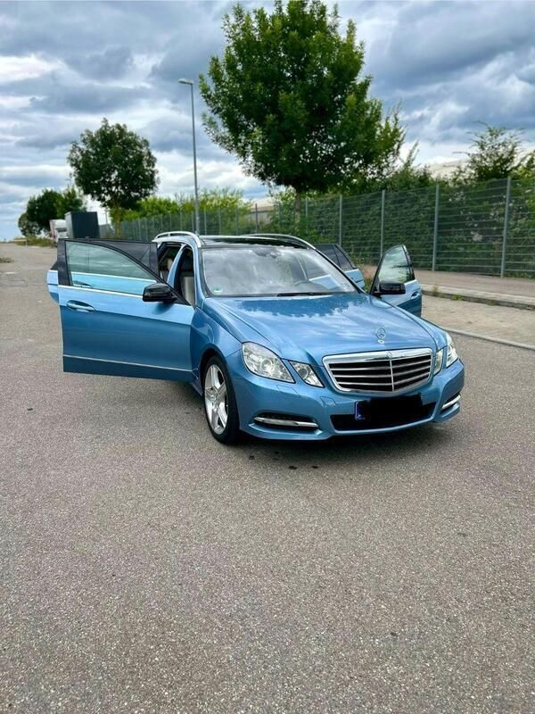 Blau Gebraucht 2010 Mercedes E350 Elegance Kombi | 10.800 € (Etwas zu teuer) - Bild 1/4