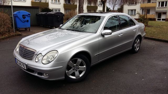 Silber Gebraucht 2004 Mercedes E200 Limousine | 5.500 € - Bild 1/4