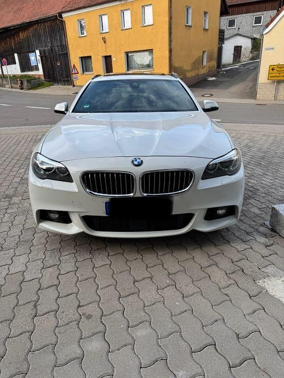 Gebraucht BMW 530 M Sport 258 PS (189 kW) 2015 Weiß Kombi