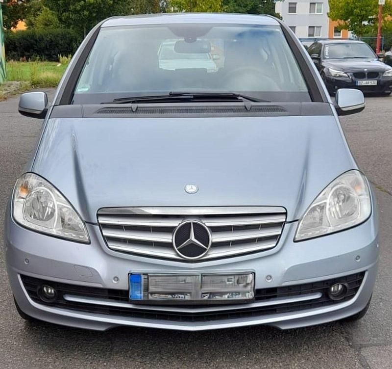 Blau Gebraucht 2009 Mercedes A150 Elegance Kleinwagen | 2.500 € (Guter Preis) - Bild 1/4