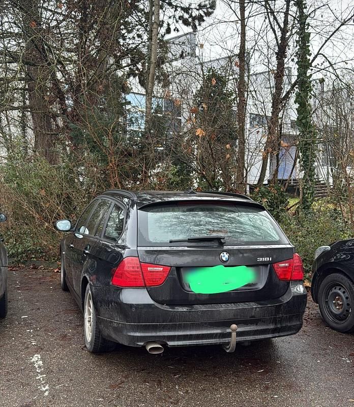 Gebraucht BMW 318 143 PS (105 kW) 2010 Schwarz Limousine