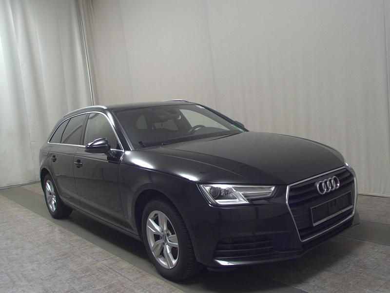 Gebraucht Audi A4 Basis 150 PS (110 kW) 2019 Mythosschwarz (metallic) Kombi