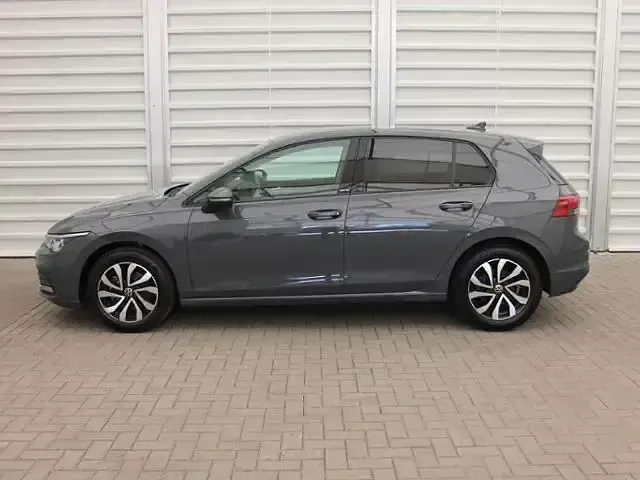 Gebraucht VW Golf VIII Active 150 PS (110 kW) 2023 Grau Limousine