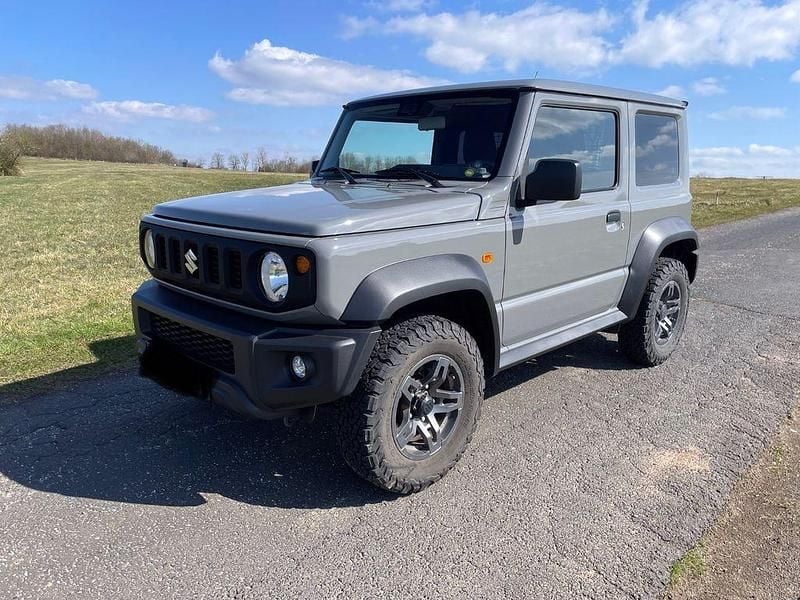Grau Gebraucht 2019 Suzuki Jimny Comfort SUV | 27.950 € (Fairer Preis) - Bild 1/4