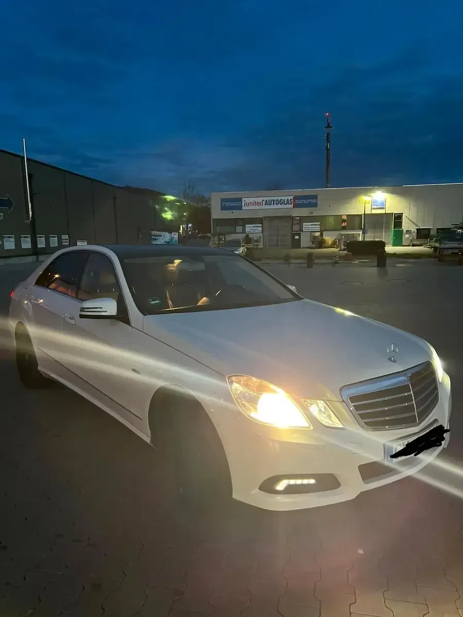 Gebraucht Mercedes E250 204 PS (150 kW) 2010 Weiß Limousine