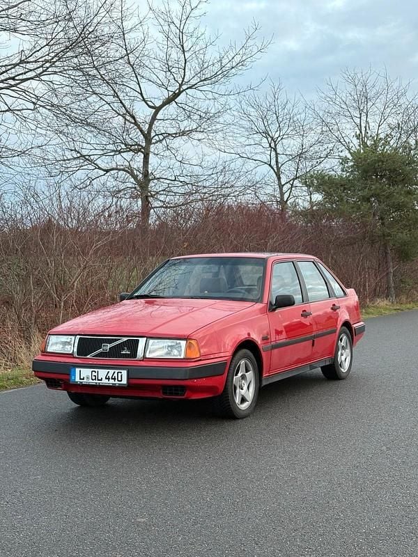 Rot Gebraucht 1992 Volvo 440 Kleinwagen | 1.600 € - Bild 1/4