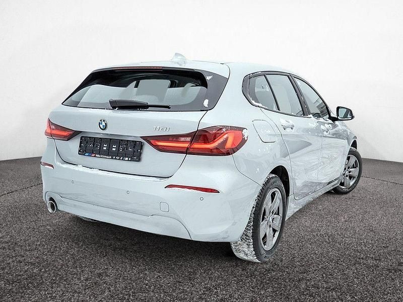 Gebraucht BMW 118 Advantage 136 PS (100 kW) 2021 Glaciersilber Kleinwagen
