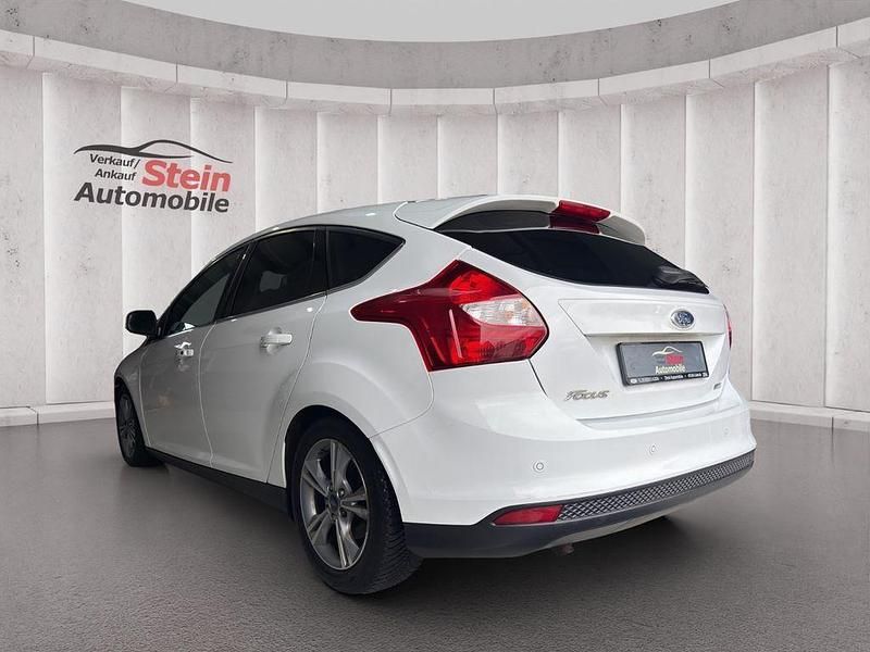Gebraucht Ford Focus Titanium 125 PS (91 kW) 2014 Weiß Limousine