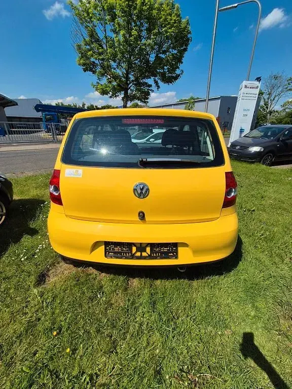 Gebraucht VW Fox 54 PS (39 kW) 2005 Gelb Kleinwagen