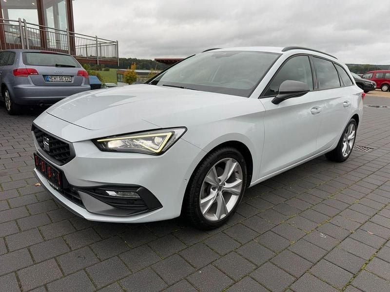 Weiß Gebraucht 2023 Seat Leon FR Limousine | 20.990 € (Fairer Preis) - Bild 1/4