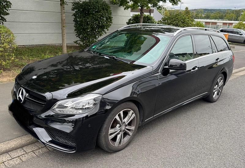 Gebraucht Mercedes E220 170 PS (125 kW) 2015 Schwarz Kombi