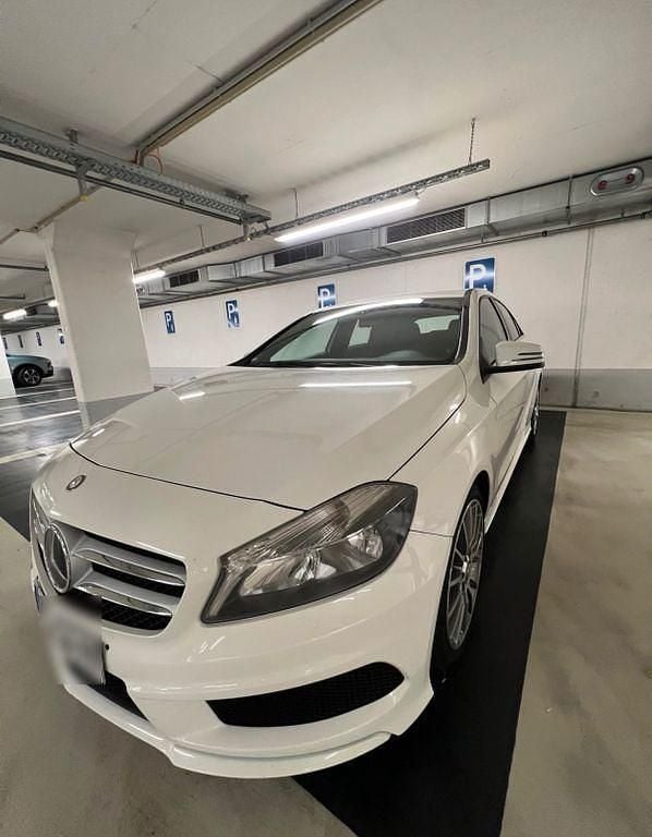 Weiß Gebraucht 2013 Mercedes A250 AMG line Limousine | 11.500 € (Guter Preis) - Bild 1/4