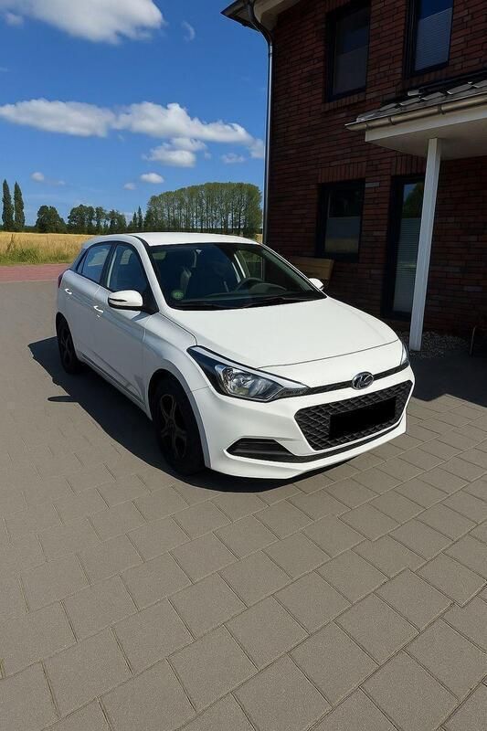 Weiß Gebraucht 2015 Hyundai i20 Kleinwagen | 5.500 € (Fairer Preis) - Bild 1/4