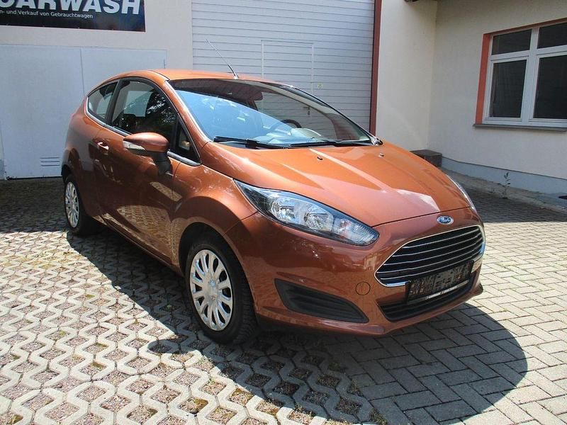 Gebraucht Ford Fiesta Trend 80 PS (58 kW) 2013 Braun Kleinwagen