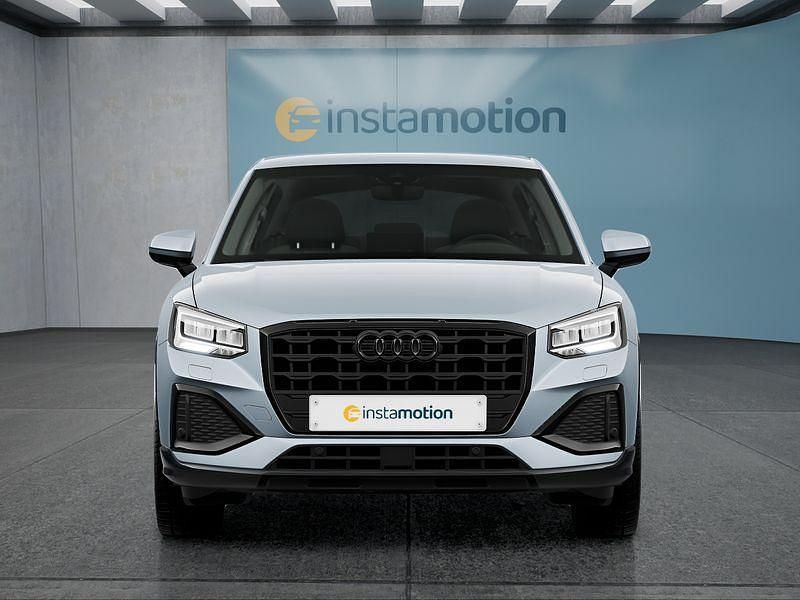Grau Neu 2025 Audi Q2 SUV | 37.849 € (Etwas zu teuer) - Bild 1/4
