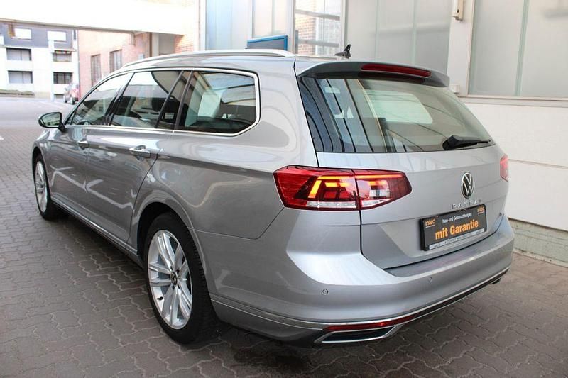 Gebraucht VW Passat Elegance 150 PS (110 kW) 2023 Silber Kombi