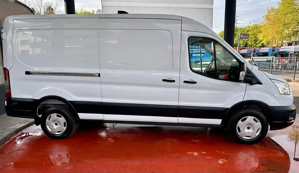 Używany Ford Transit Trend 131 KM (96 kW) 2025 Biały Minivan
