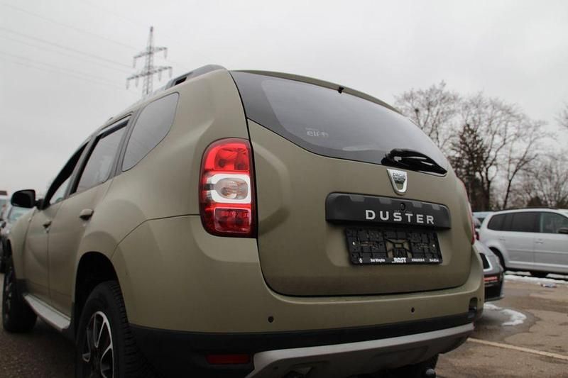Gebraucht Dacia Duster Black Shadow 125 PS (91 kW) 2017 Grün SUV