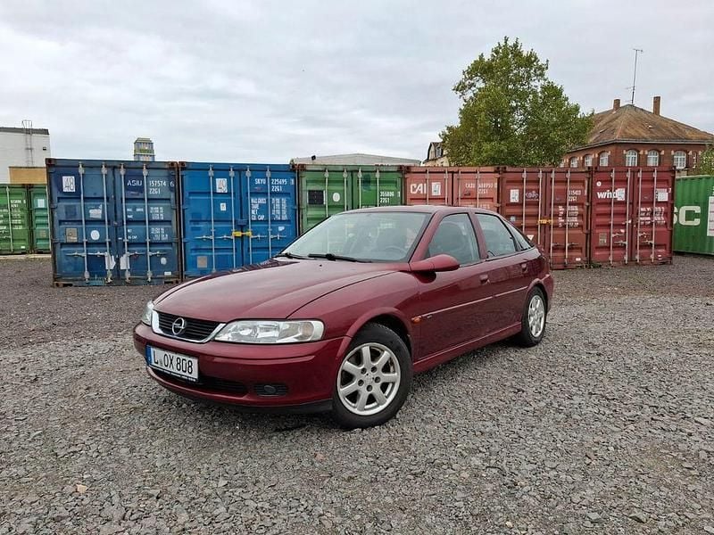 Rot Gebraucht 1999 Opel Vectra Limousine | 1.500 € (Guter Preis) - Bild 1/4