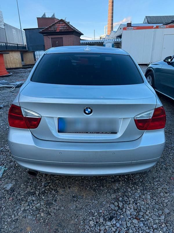 Gebraucht BMW 320 150 PS (110 kW) 2005 Silber Limousine