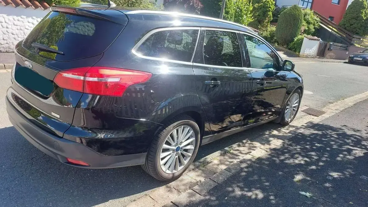 Gebraucht Ford Focus Trend 125 PS (91 kW) 2014 Schwarz Kombi