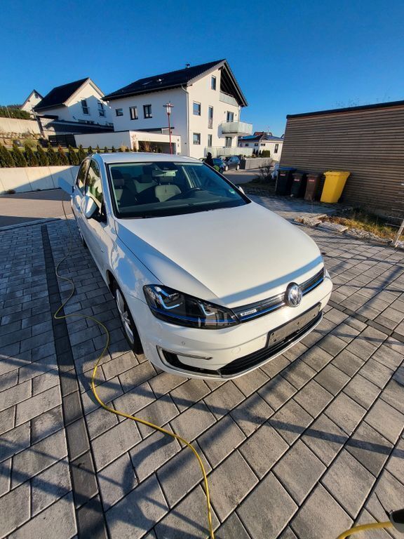 Weiß Gebraucht 2016 VW e-Golf Kleinwagen | 9.500 € (Fairer Preis) - Bild 1/4