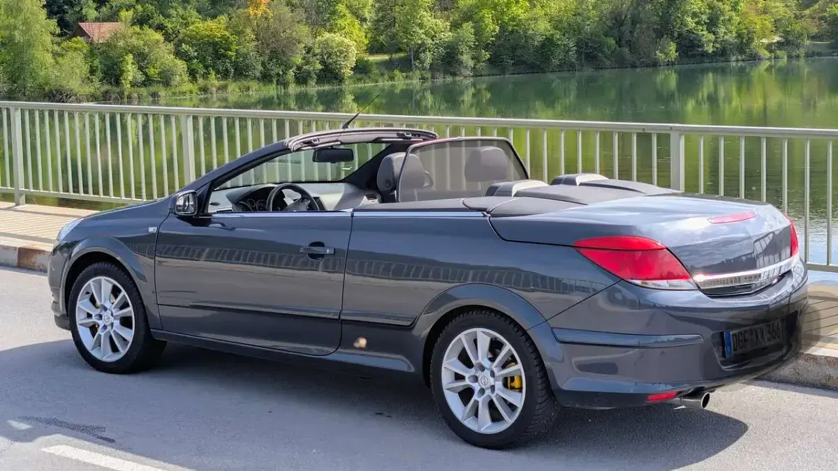 Gebraucht Opel Astra Cabriolet 140 PS (102 kW) 2008 Blau Cabrio