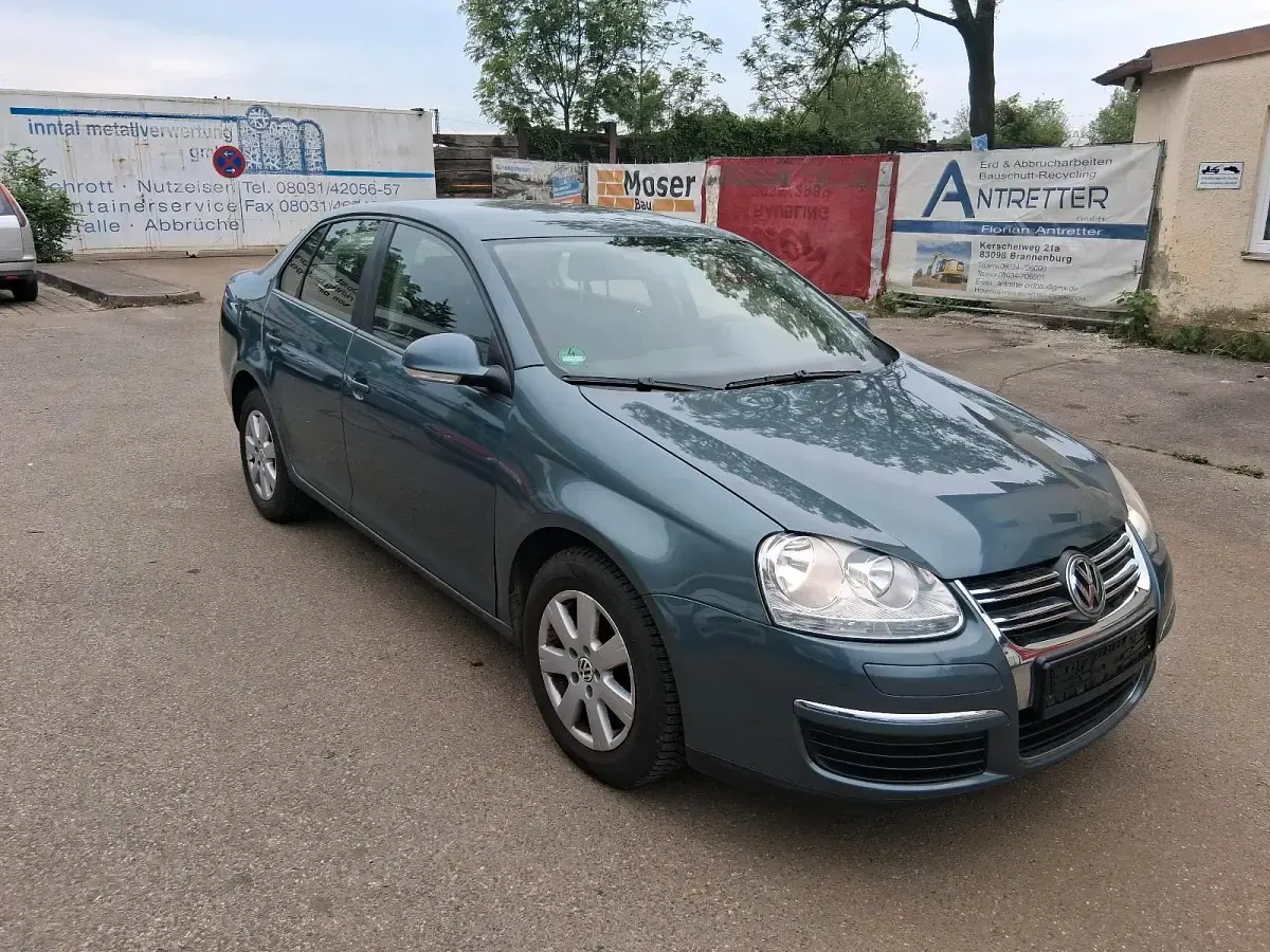 Gebraucht VW Jetta 102 PS (75 kW) 2006 Grün Limousine