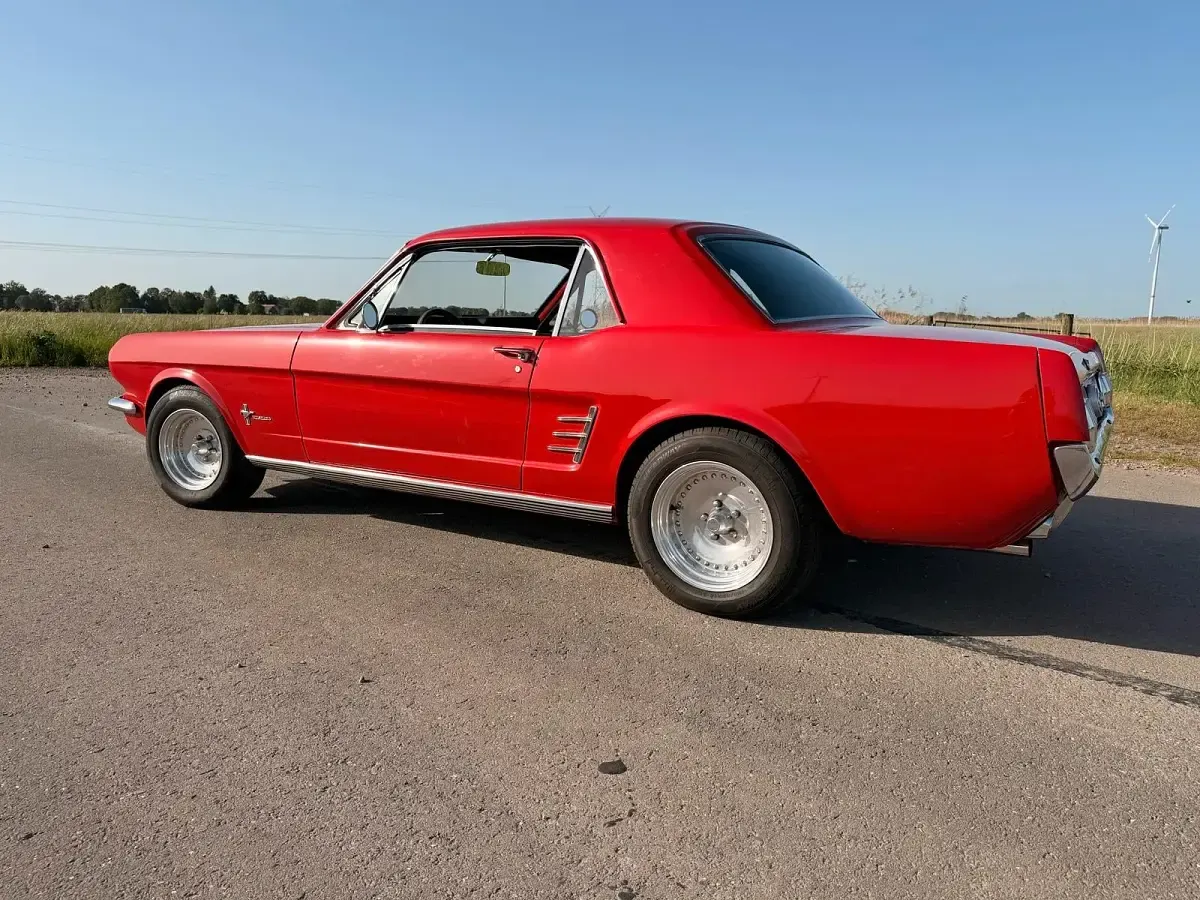 Gebraucht Ford V8 200 PS (147 kW) 1966 Rot Coupé