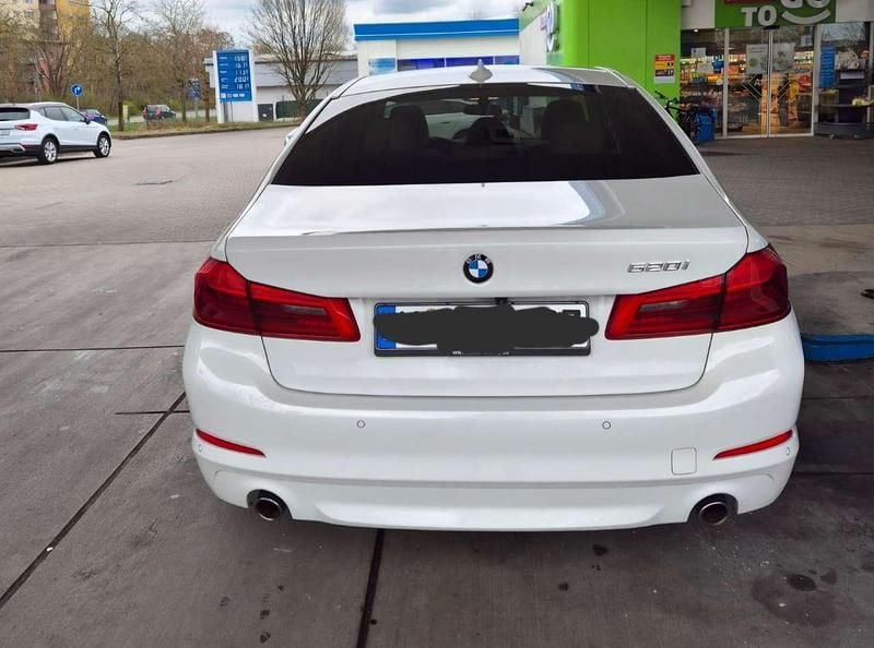 Second-hand BMW 520 Luxury Line 184 CP (135 kW) 2018 Alb Berlinǎ