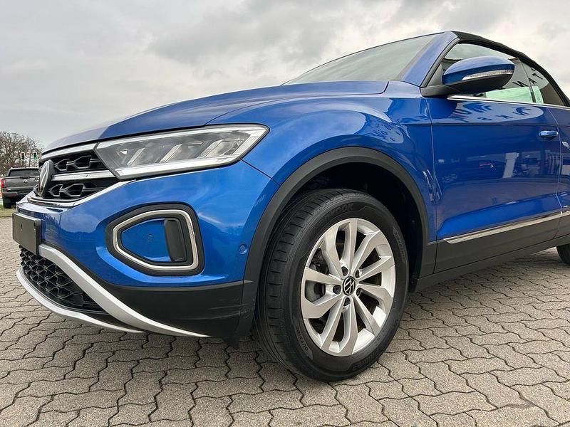 Gebraucht VW T-Roc Cabriolet Style 150 PS (110 kW) 2024 Blau Cabrio