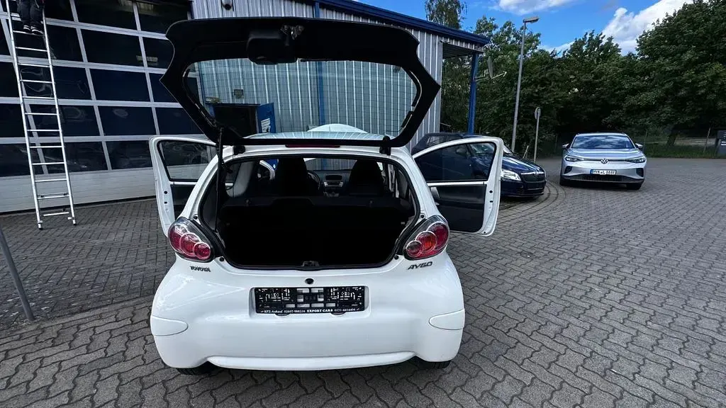 Gebraucht Toyota Aygo 68 PS (50 kW) 2014 Weiß Kleinwagen