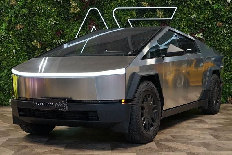 Gebraucht Tesla Cybertruck 630 kW (857 PS) 2024 Silber Pickup