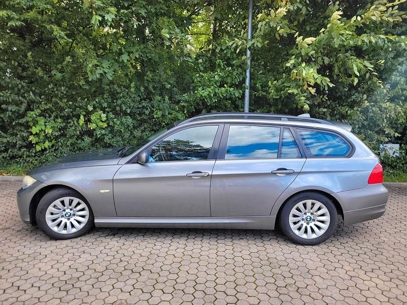 Grau Gebraucht 2008 BMW 320 Kombi | 2.900 € (Fairer Preis) - Bild 1/4