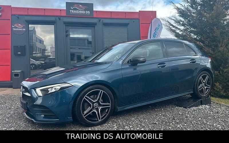 Gebraucht Mercedes A200 AMG line 163 PS (119 kW) 2021 Denimblau Limousine