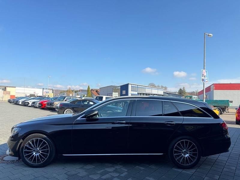 Gebraucht Mercedes E220 194 PS (142 kW) 2017 Schwarz  unilack Kombi