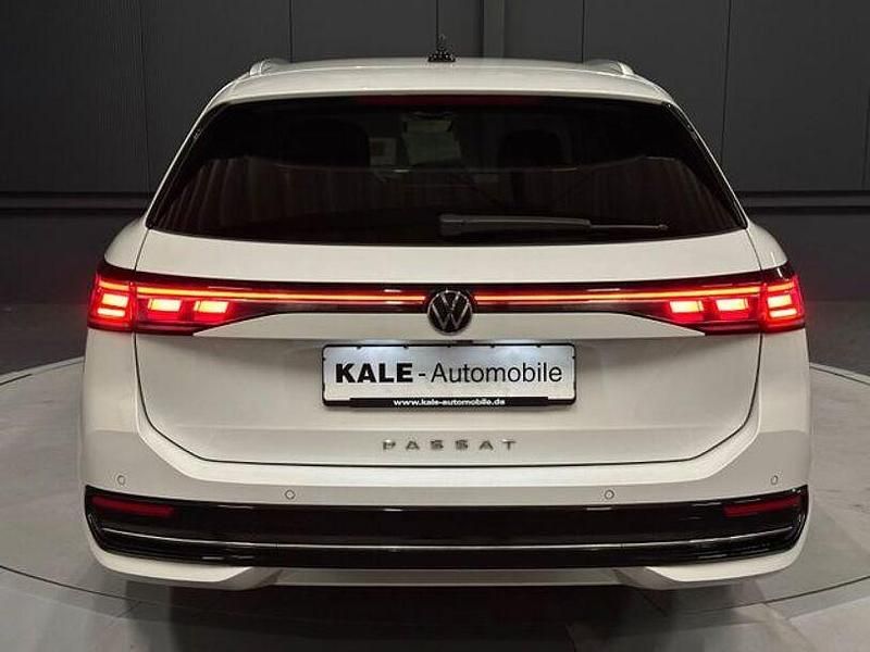 Gebraucht VW Passat Elegance 150 PS (110 kW) 2025 Oryxweiß perlmutteffekt Kombi