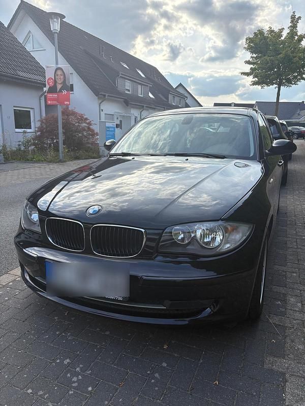 Schwarz Gebraucht 2009 BMW 118 Kleinwagen | 4.199 € (Fairer Preis) - Bild 1/4