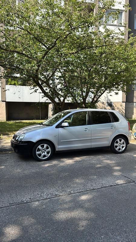Second-hand VW Polo Basis 101 CP (74 kW) 2004 Gri Hatchback