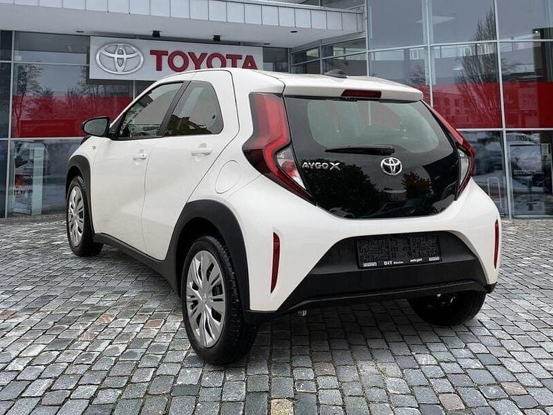 Gebraucht Toyota Aygo Play 72 PS (52 kW) 2024 Super white 2 Kleinwagen