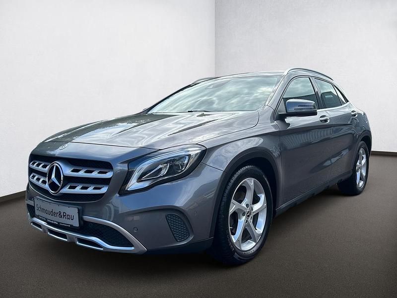 Grau metallic Gebraucht 2019 Mercedes GLA180 Urban SUV | 20.800 € (Fairer Preis) - Bild 1/4