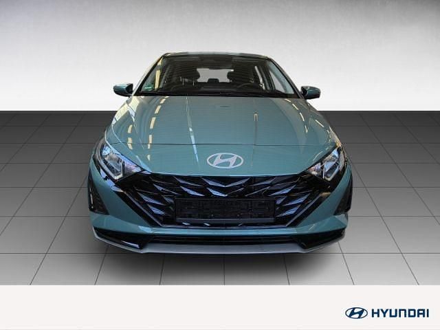 Gebraucht Hyundai i20 Select 101 PS (74 kW) 2025 Gruen Kleinwagen