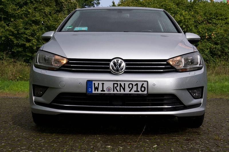 Silber Gebraucht 2015 VW Golf Sportsvan LOUNGE Van / Kleinbus | 12.900 € (Fairer Preis) - Bild 1/4