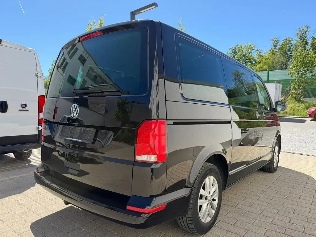 Käytetty VW Multivan 150 HP (110 kW) 2020 Musta Tila-auto