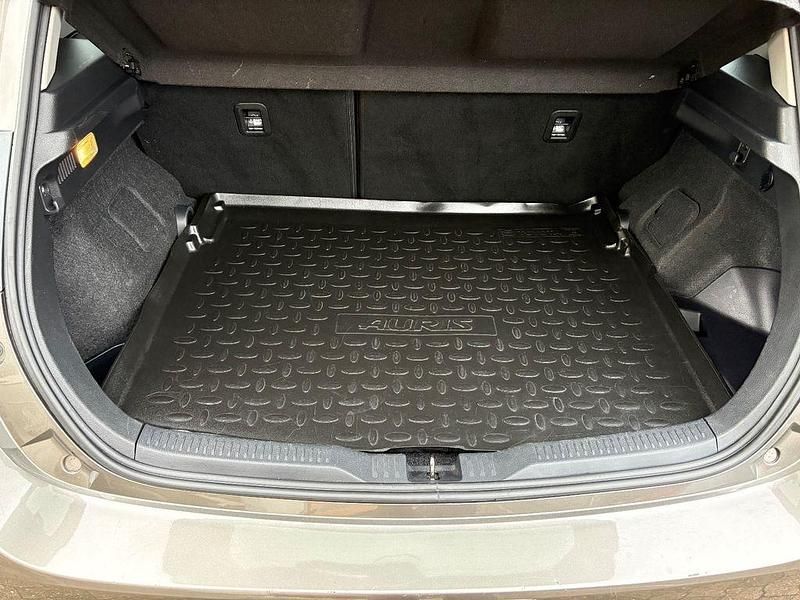 Gebraucht Toyota Auris Hybrid Edition-S 136 PS (100 kW) 2017 Grau Limousine